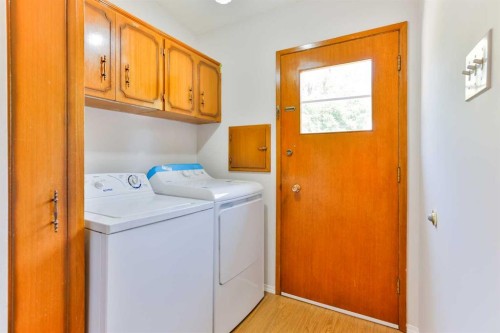 309 Normandy Road South, Lethbridge, AB - Indoor Photo Showing Laundry Room