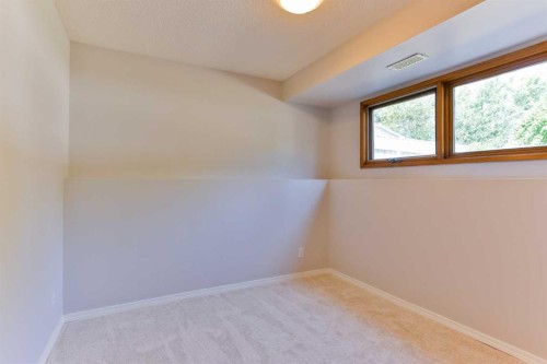 309 Normandy Road South, Lethbridge, AB - Indoor Photo Showing Other Room