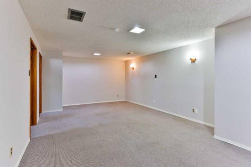 309 Normandy Road South, Lethbridge, AB - Indoor Photo Showing Other Room
