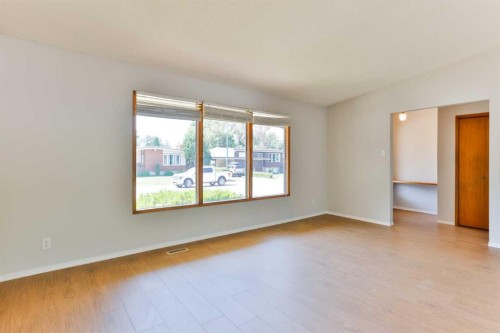 309 Normandy Road South, Lethbridge, AB - Indoor Photo Showing Other Room