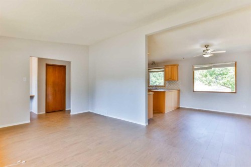 309 Normandy Road South, Lethbridge, AB - Indoor Photo Showing Other Room