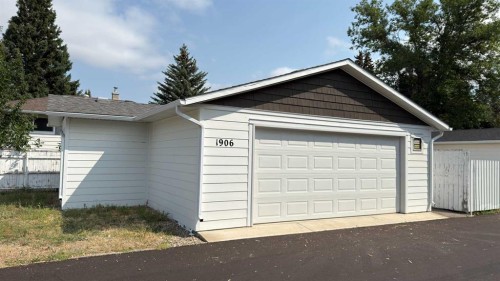 1906 14 Avenue South, Lethbridge, AB - Outdoor
