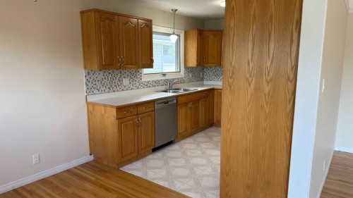 1906 14 Avenue South, Lethbridge, AB - Indoor Photo Showing Kitchen With Double Sink