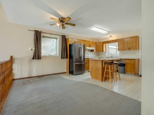 122 Spruce Drive, Coalhurst, AB - Indoor Photo Showing Kitchen