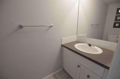 156 Jerry Potts Boulevard West, Lethbridge, AB - Indoor Photo Showing Bathroom