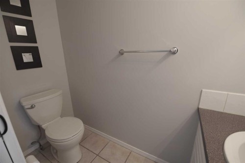 156 Jerry Potts Boulevard West, Lethbridge, AB - Indoor Photo Showing Bathroom