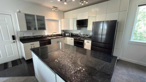 212 Underwood Avenue, Diamond City, AB - Indoor Photo Showing Kitchen With Upgraded Kitchen