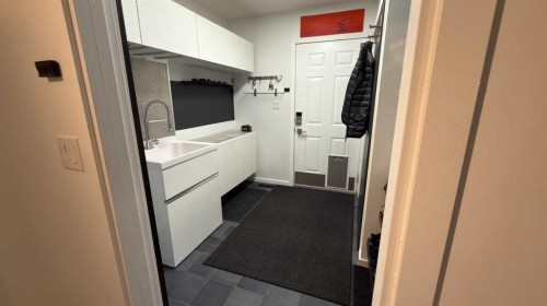 212 Underwood Avenue, Diamond City, AB - Indoor Photo Showing Laundry Room
