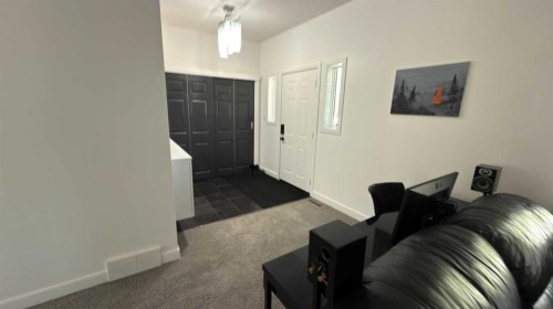 212 Underwood Avenue, Diamond City, AB - Indoor Photo Showing Other Room