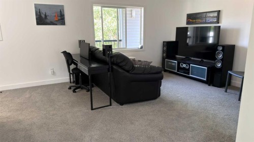 212 Underwood Avenue, Diamond City, AB - Indoor