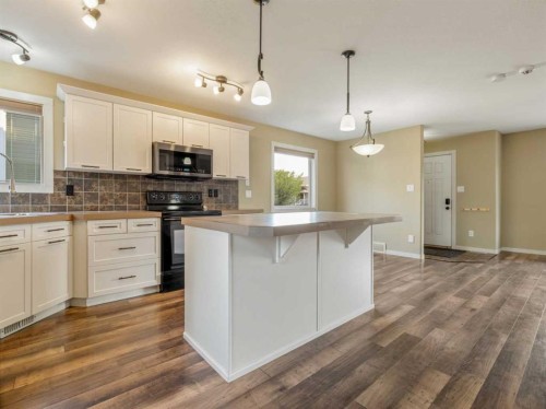 120 Mt Sundial Court West, Lethbridge, AB - Indoor Photo Showing Kitchen With Upgraded Kitchen
