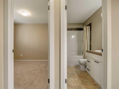 120 Mt Sundial Court West, Lethbridge, AB - Indoor Photo Showing Bathroom