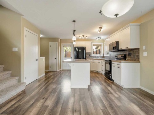 120 Mt Sundial Court West, Lethbridge, AB - Indoor Photo Showing Kitchen