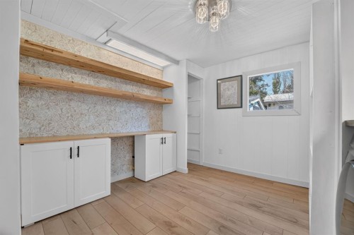 233 4 Street, Stirling, AB - Indoor Photo Showing Other Room