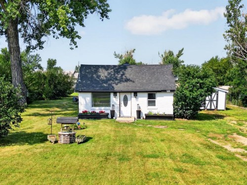 233 4 Street, Stirling, AB - Outdoor