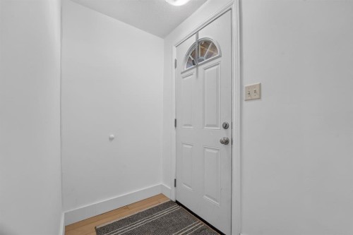 233 4 Street, Stirling, AB - Indoor Photo Showing Other Room