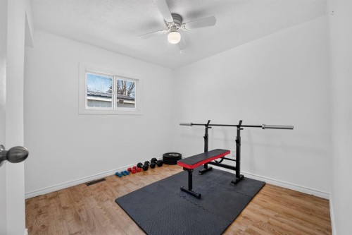 233 4 Street, Stirling, AB - Indoor Photo Showing Gym Room