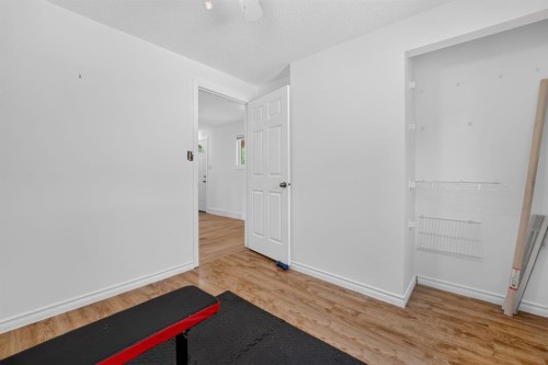 233 4 Street, Stirling, AB - Indoor Photo Showing Other Room