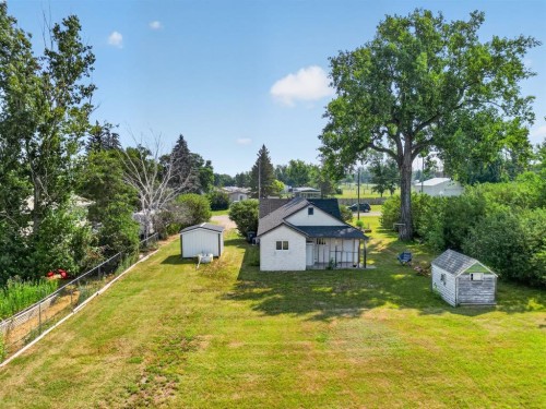 233 4 Street, Stirling, AB - Outdoor