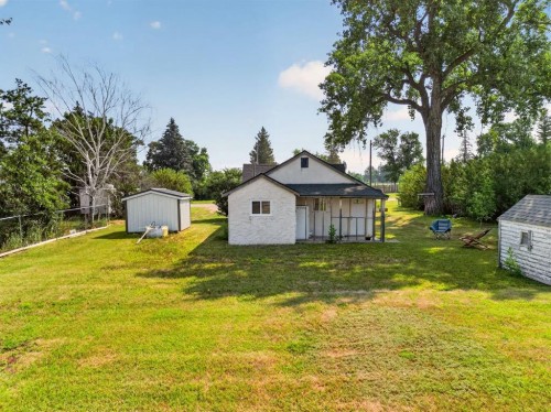 233 4 Street, Stirling, AB - Outdoor