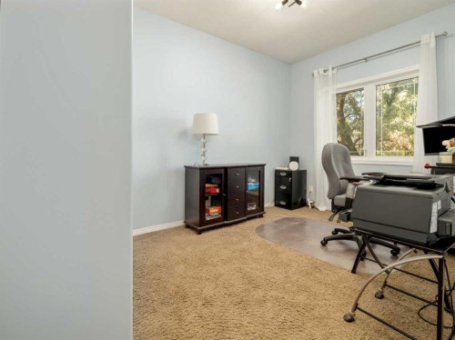 695 Parkside Drive, Coaldale, AB - Indoor Photo Showing Office