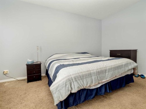 695 Parkside Drive, Coaldale, AB - Indoor Photo Showing Bedroom