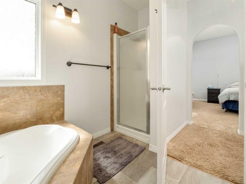 695 Parkside Drive, Coaldale, AB - Indoor Photo Showing Bathroom