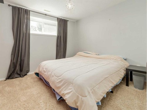 695 Parkside Drive, Coaldale, AB - Indoor Photo Showing Bedroom
