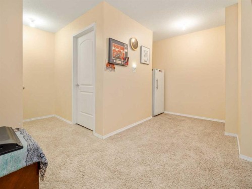 695 Parkside Drive, Coaldale, AB - Indoor Photo Showing Other Room