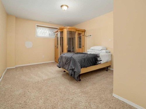 695 Parkside Drive, Coaldale, AB - Indoor Photo Showing Bedroom