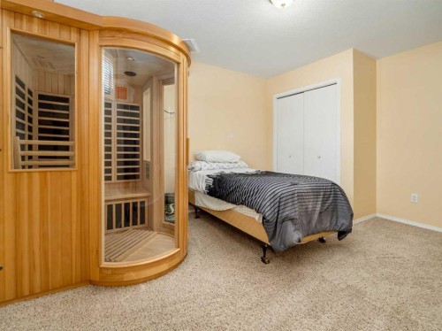 695 Parkside Drive, Coaldale, AB - Indoor Photo Showing Bedroom