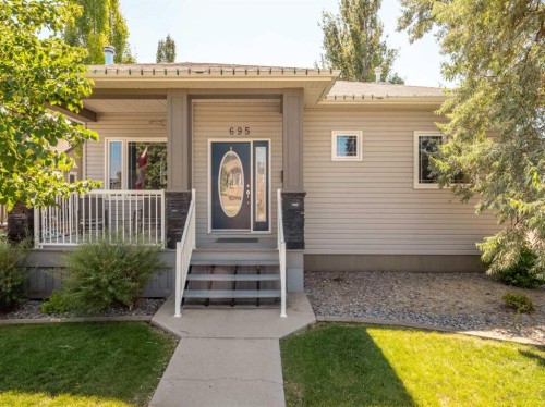 695 Parkside Drive, Coaldale, AB - Outdoor