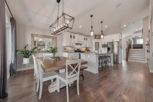 696 Sixmile Crescent South, Lethbridge, AB - Indoor Photo Showing Dining Room