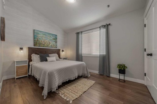 696 Sixmile Crescent South, Lethbridge, AB - Indoor Photo Showing Bedroom