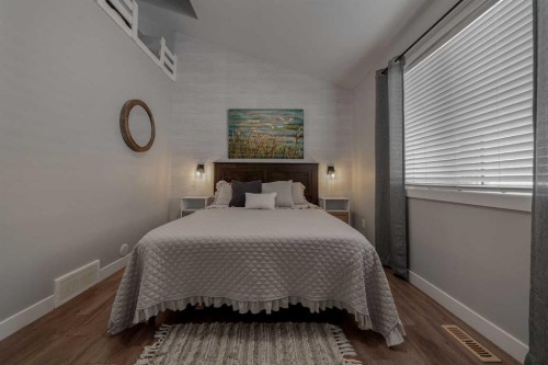 696 Sixmile Crescent South, Lethbridge, AB - Indoor Photo Showing Bedroom