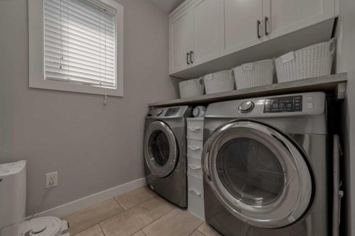 696 Sixmile Crescent South, Lethbridge, AB - Indoor Photo Showing Laundry Room