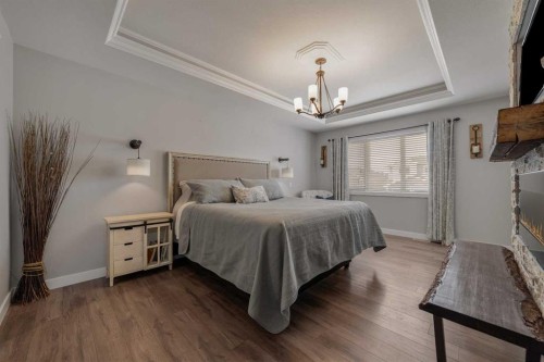 696 Sixmile Crescent South, Lethbridge, AB - Indoor Photo Showing Bedroom