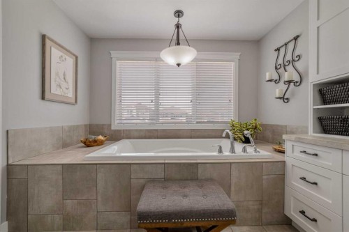 696 Sixmile Crescent South, Lethbridge, AB - Indoor Photo Showing Bathroom