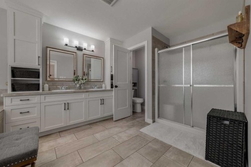 696 Sixmile Crescent South, Lethbridge, AB - Indoor Photo Showing Bathroom