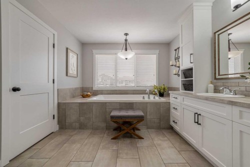 696 Sixmile Crescent South, Lethbridge, AB - Indoor Photo Showing Bathroom