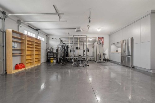 696 Sixmile Crescent South, Lethbridge, AB - Indoor Photo Showing Garage