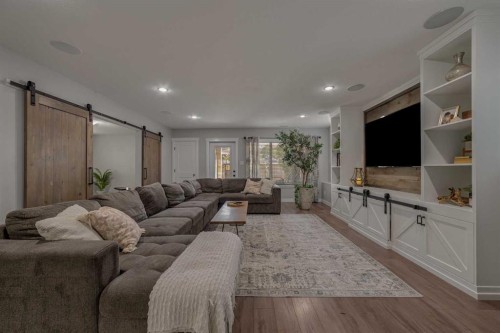 696 Sixmile Crescent South, Lethbridge, AB - Indoor Photo Showing Living Room