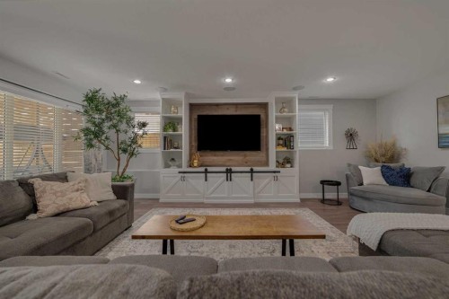 696 Sixmile Crescent South, Lethbridge, AB - Indoor Photo Showing Living Room