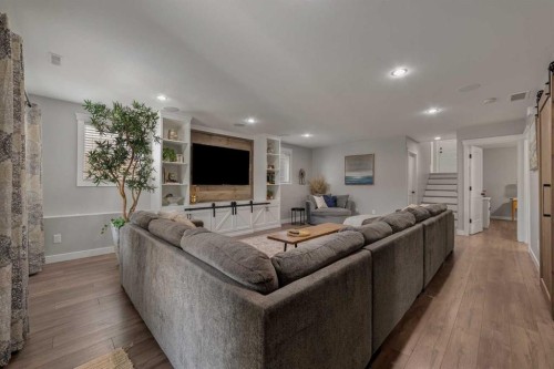 696 Sixmile Crescent South, Lethbridge, AB - Indoor Photo Showing Living Room
