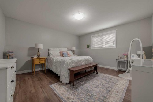 696 Sixmile Crescent South, Lethbridge, AB - Indoor Photo Showing Bedroom