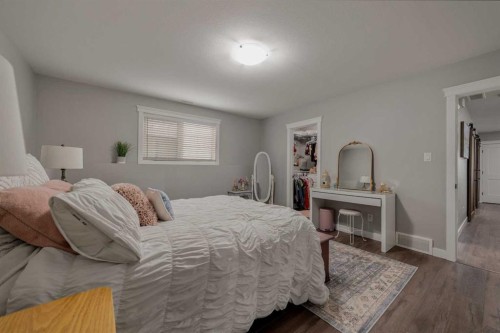 696 Sixmile Crescent South, Lethbridge, AB - Indoor Photo Showing Bedroom