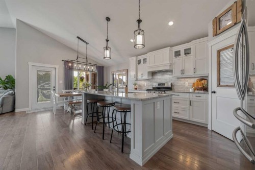 696 Sixmile Crescent South, Lethbridge, AB - Indoor Photo Showing Kitchen With Upgraded Kitchen
