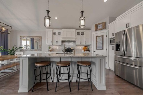 696 Sixmile Crescent South, Lethbridge, AB - Indoor Photo Showing Kitchen With Stainless Steel Kitchen With Upgraded Kitchen