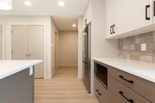 757 Riverhills Landing West, Lethbridge, AB - Indoor Photo Showing Kitchen