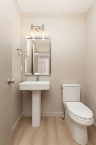 757 Riverhills Landing West, Lethbridge, AB - Indoor Photo Showing Bathroom